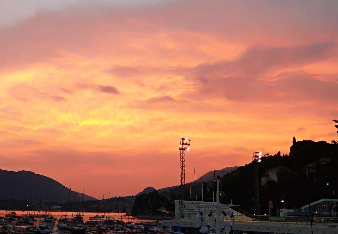 Apartments Lux Milano, Savina,Herceg-Novi แฮร์เซ็ก-โนวี ภายนอก รูปภาพ